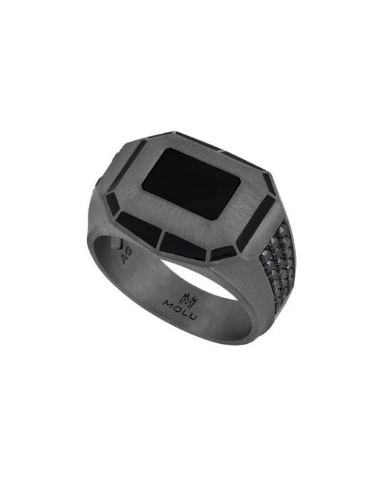 Molu Legend Siyah Pırlantalı Oniksli Gümüş Yüzük