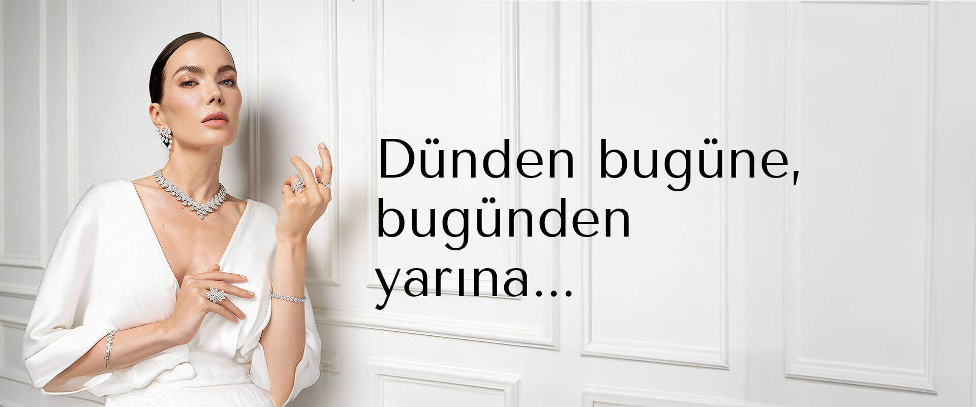 Molu Olağanüstü Mücevherler